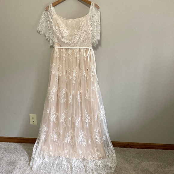 NWOT Guinevere Baltic Born Cream Lace Off-Shoulder Dress, Size Large - Picture 5 of 12